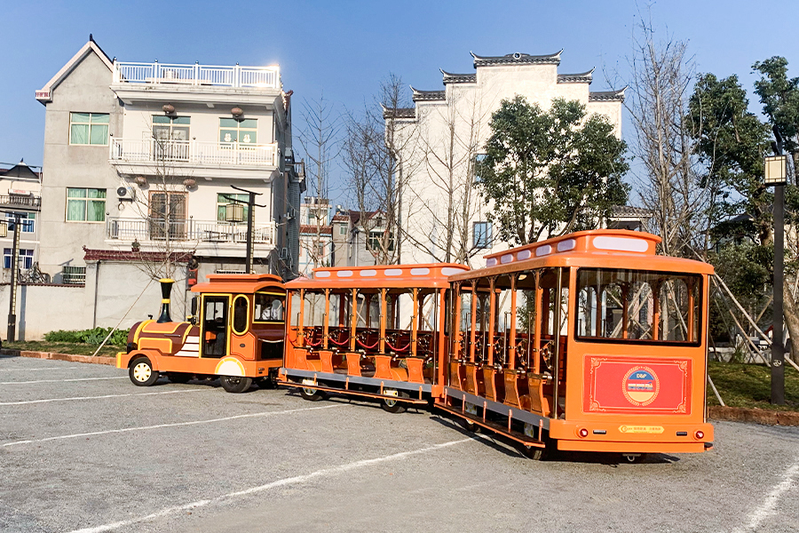 Tipo de bonde grande trem turístico sem trilhas