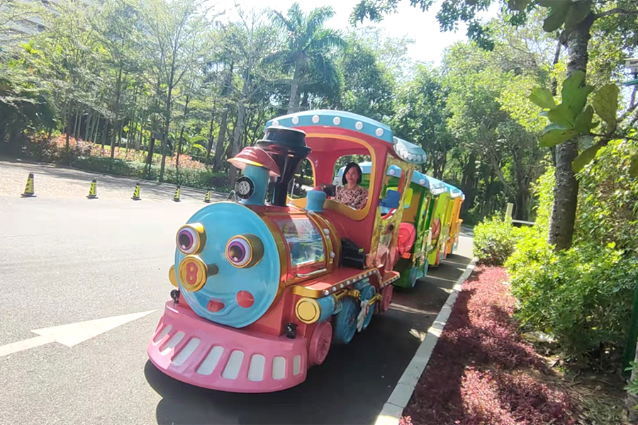 Trem infantil sem trilhos série interativa pai-filho de desenho animado