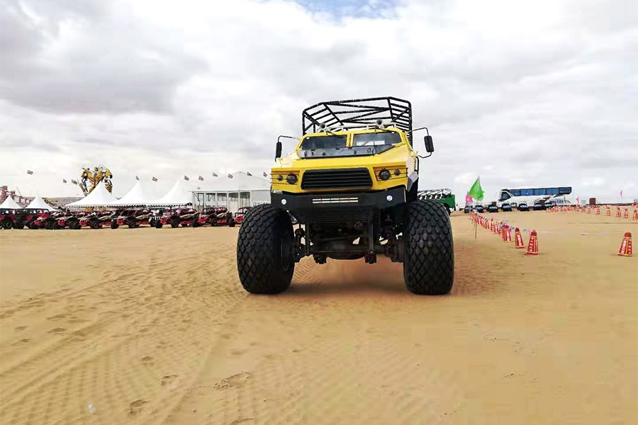 Caminhão de safári no deserto versão 6WD